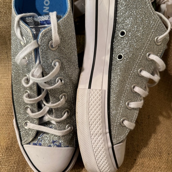 Women’s CONVERSE Silver Sparkle Glitter Sneakers Size 9 - Picture 10 of 15